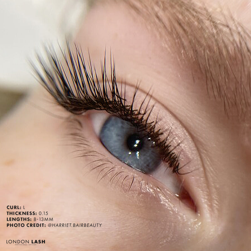 a set of classic lashes on a model using M curl lashes